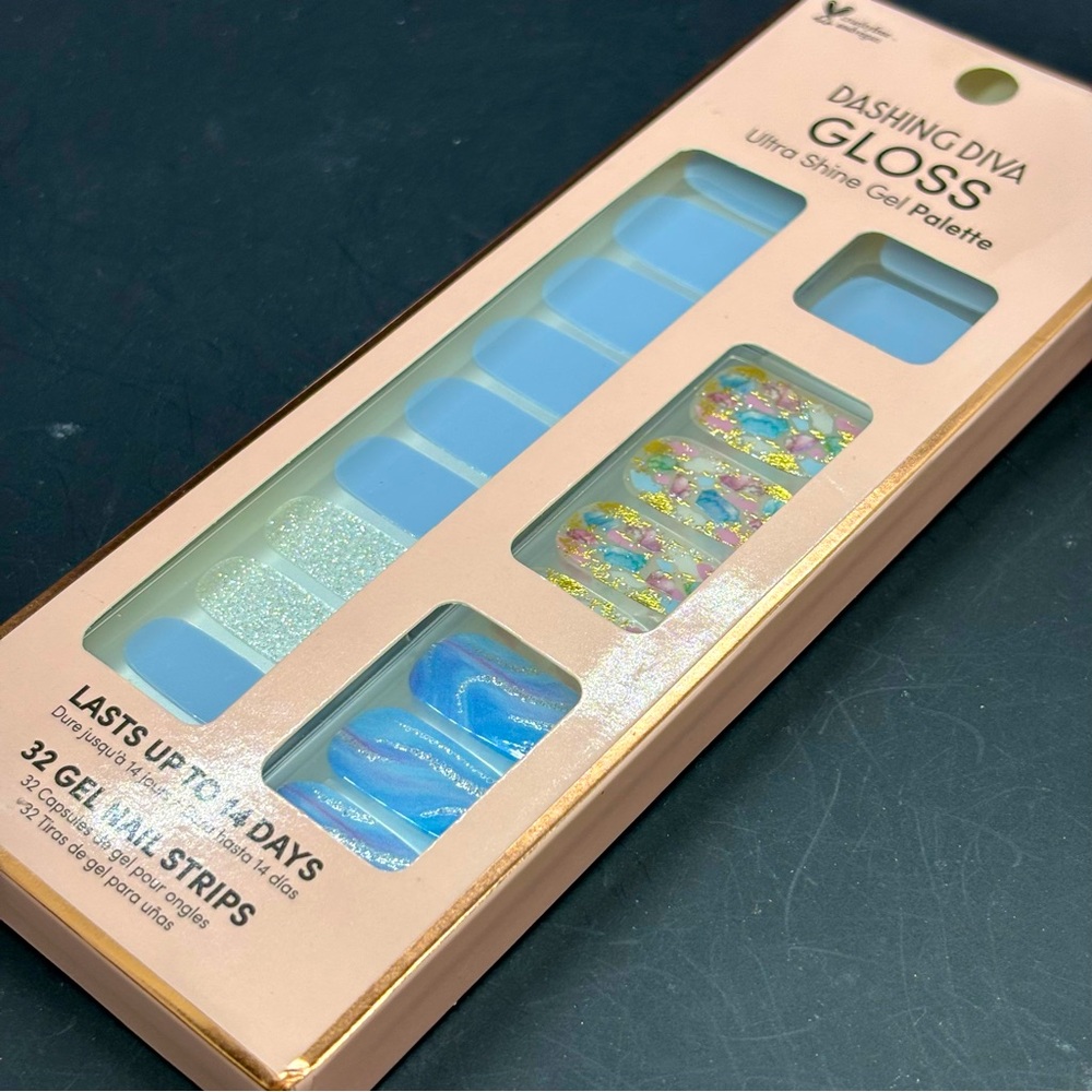 Dashing Diva nail gloss strips Light Blue